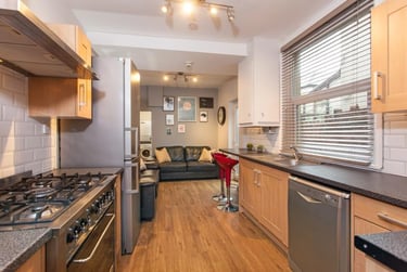 6 bed house, Inverness Place, Cathays, Cardiff, CF244SA - Image 1